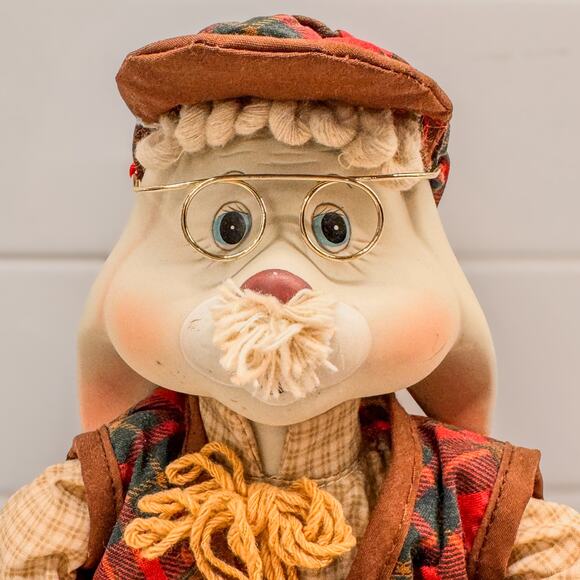 1996 Vintage Christmas Around The World-Grannie Flo Bunny by House of Lloyd - Picture 4 of 10